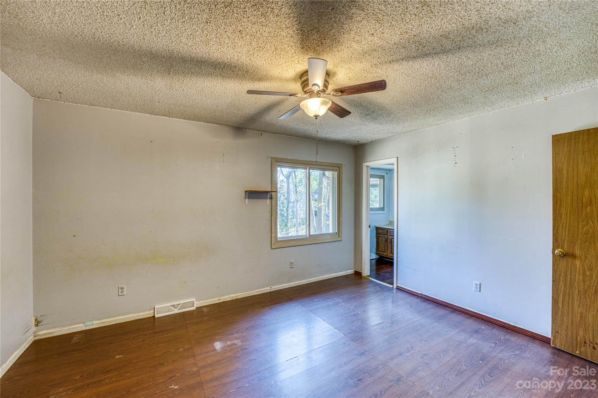 13 S Wildwood Lane
