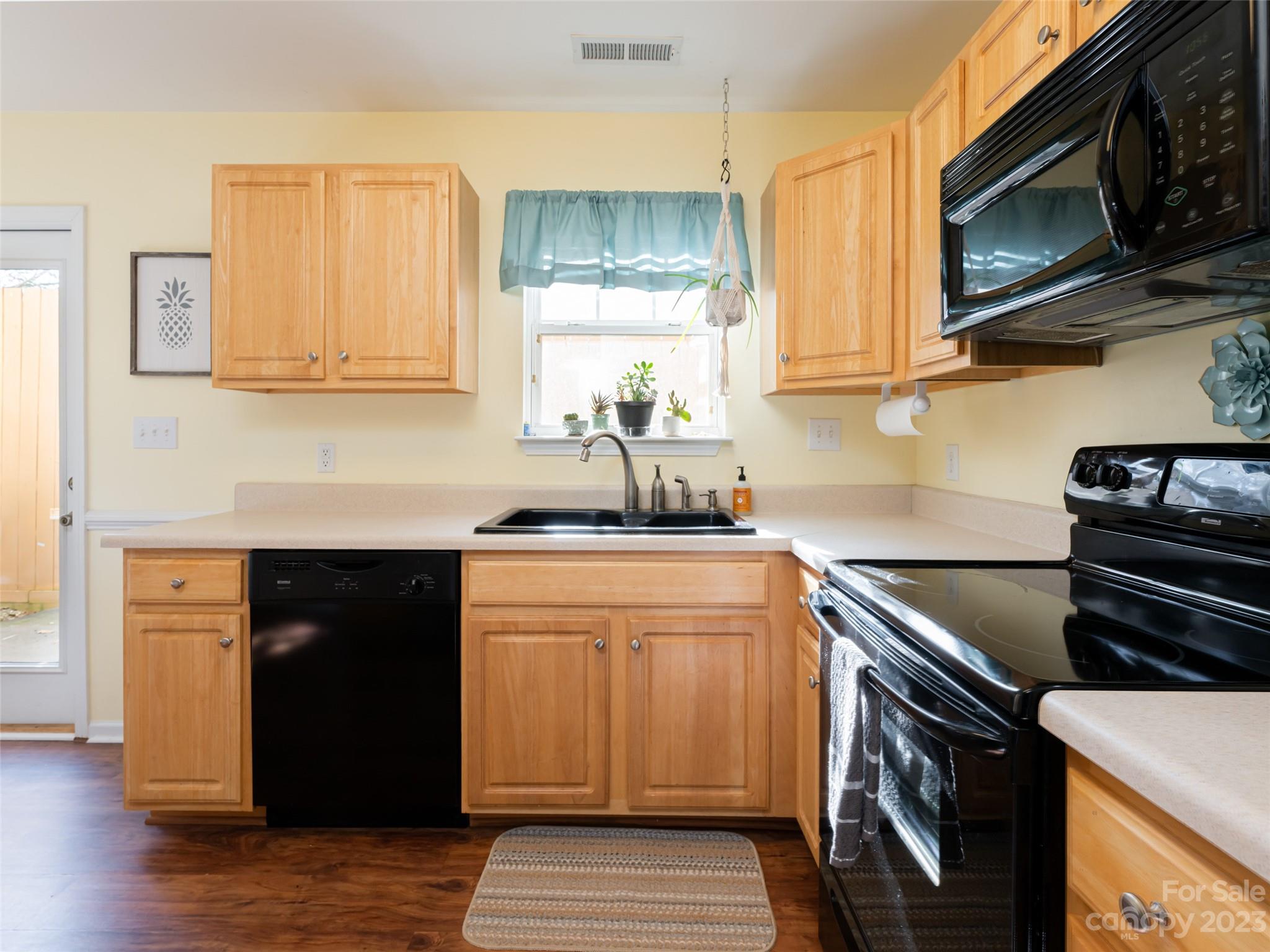 70 Old Salem Court Unit: 27