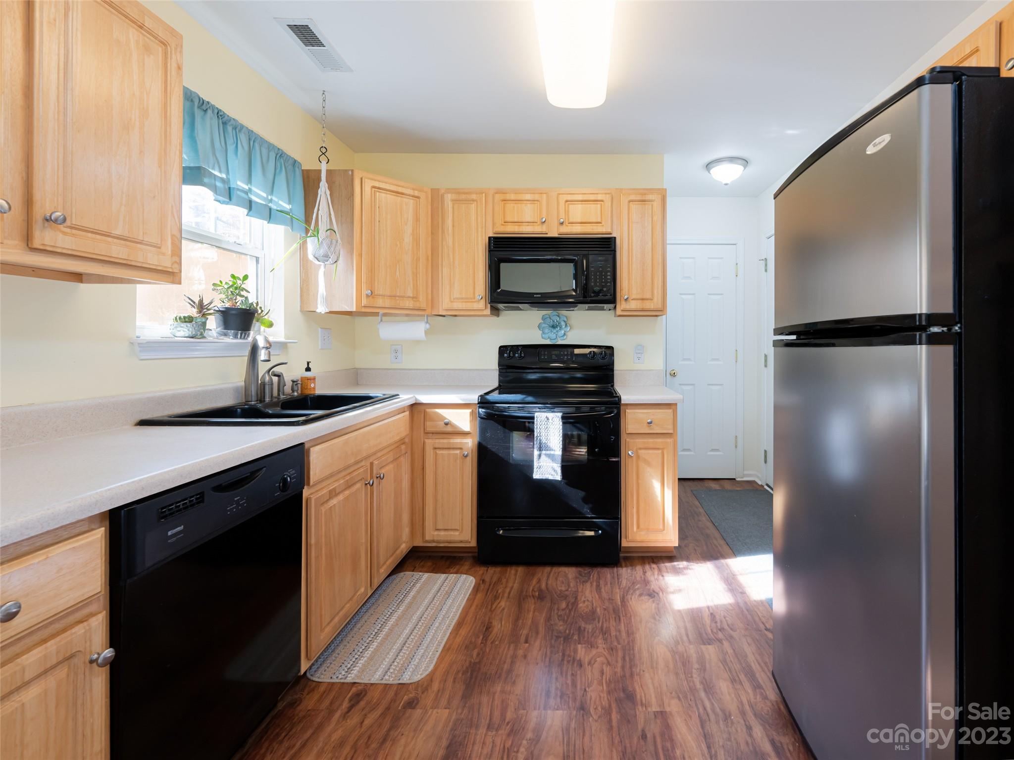 70 Old Salem Court Unit: 27