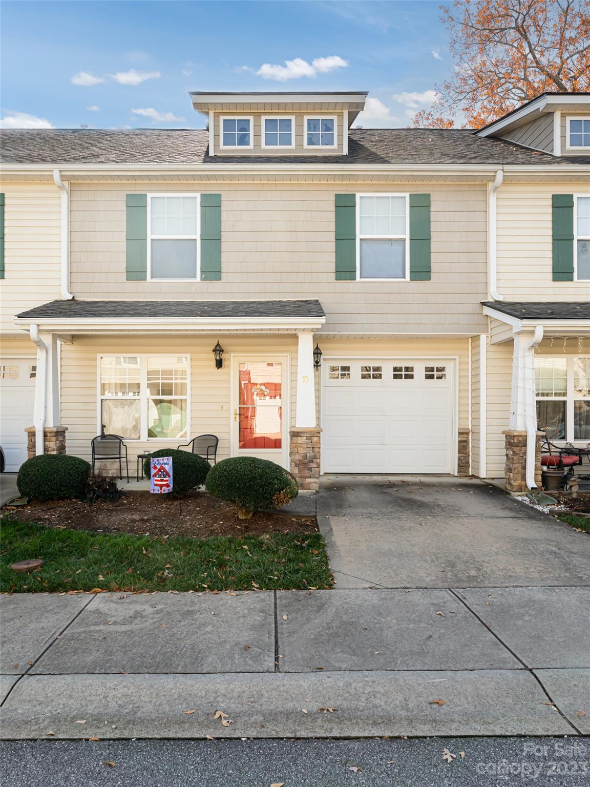 70 Old Salem Court Unit: 27