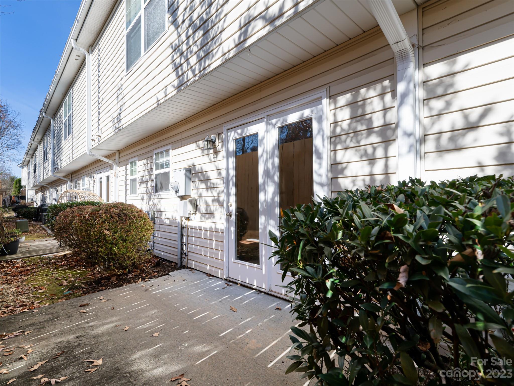 70 Old Salem Court Unit: 27