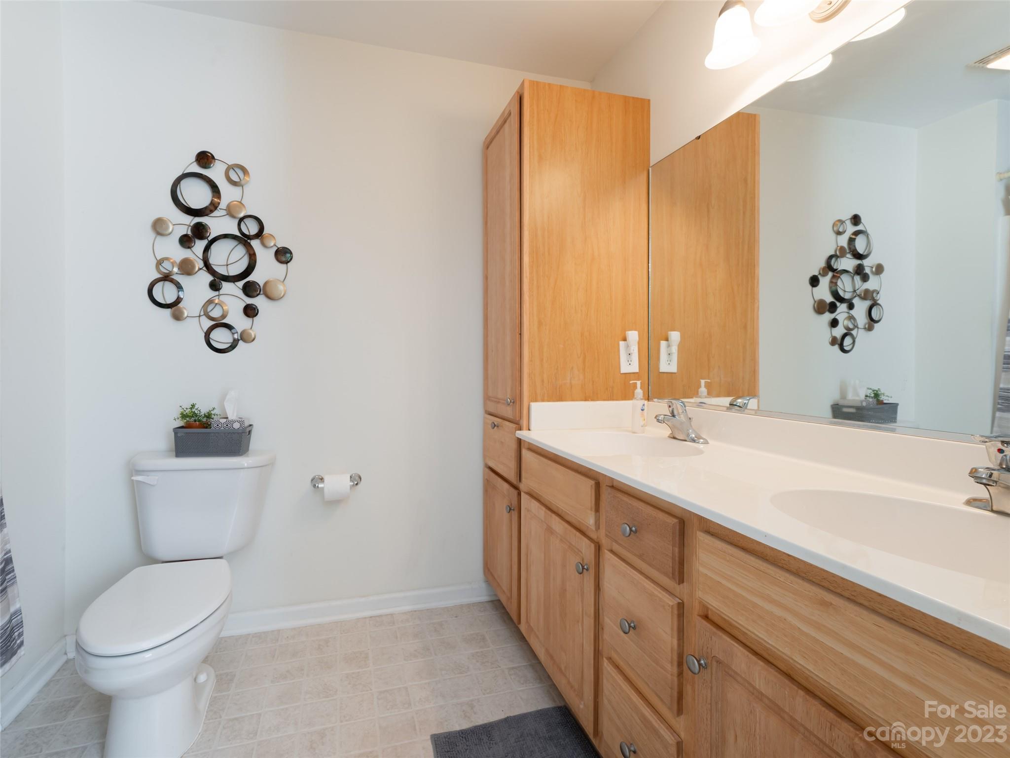 70 Old Salem Court Unit: 27
