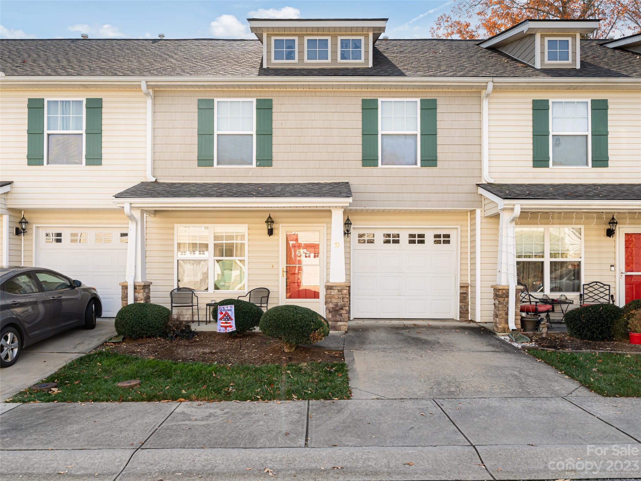 70 Old Salem Court Unit: 27