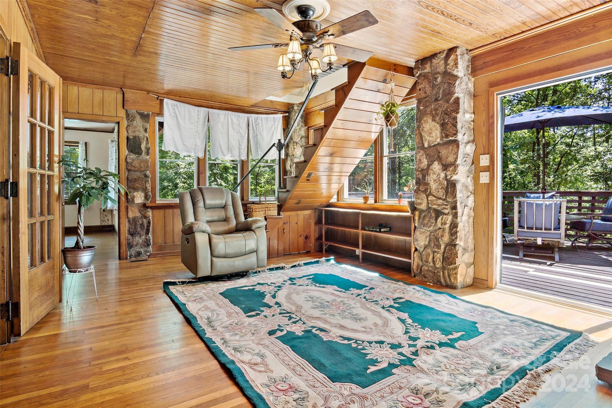 618 E Sunset Drive