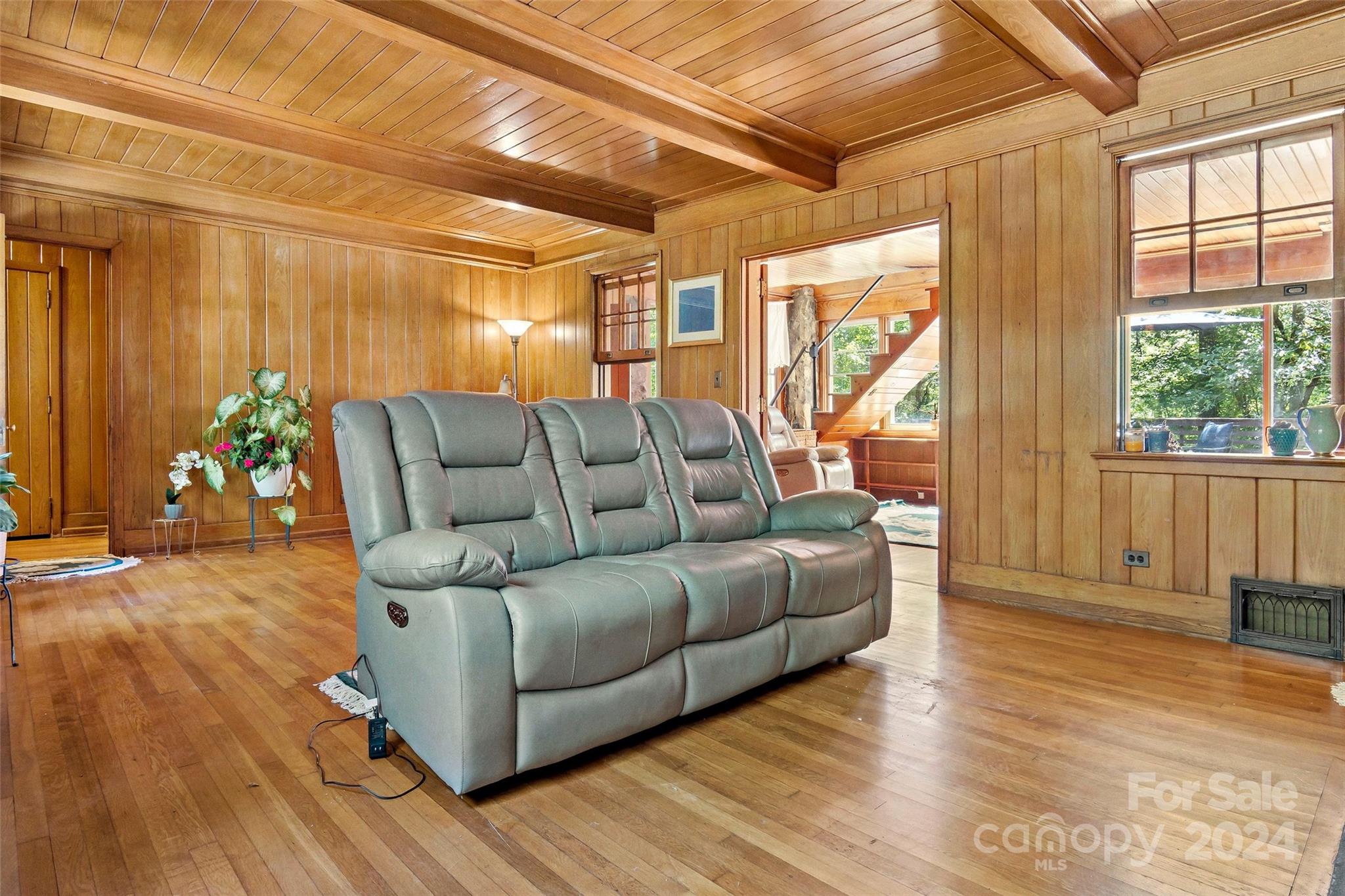 618 E Sunset Drive