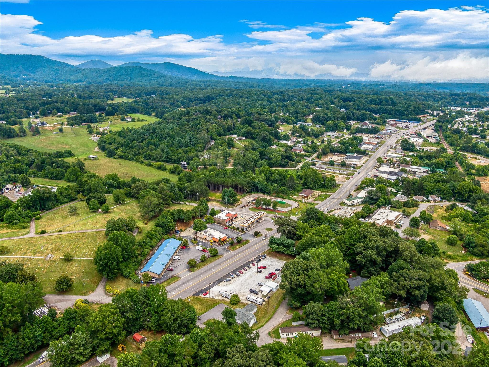 1528 Smokey Park Highway