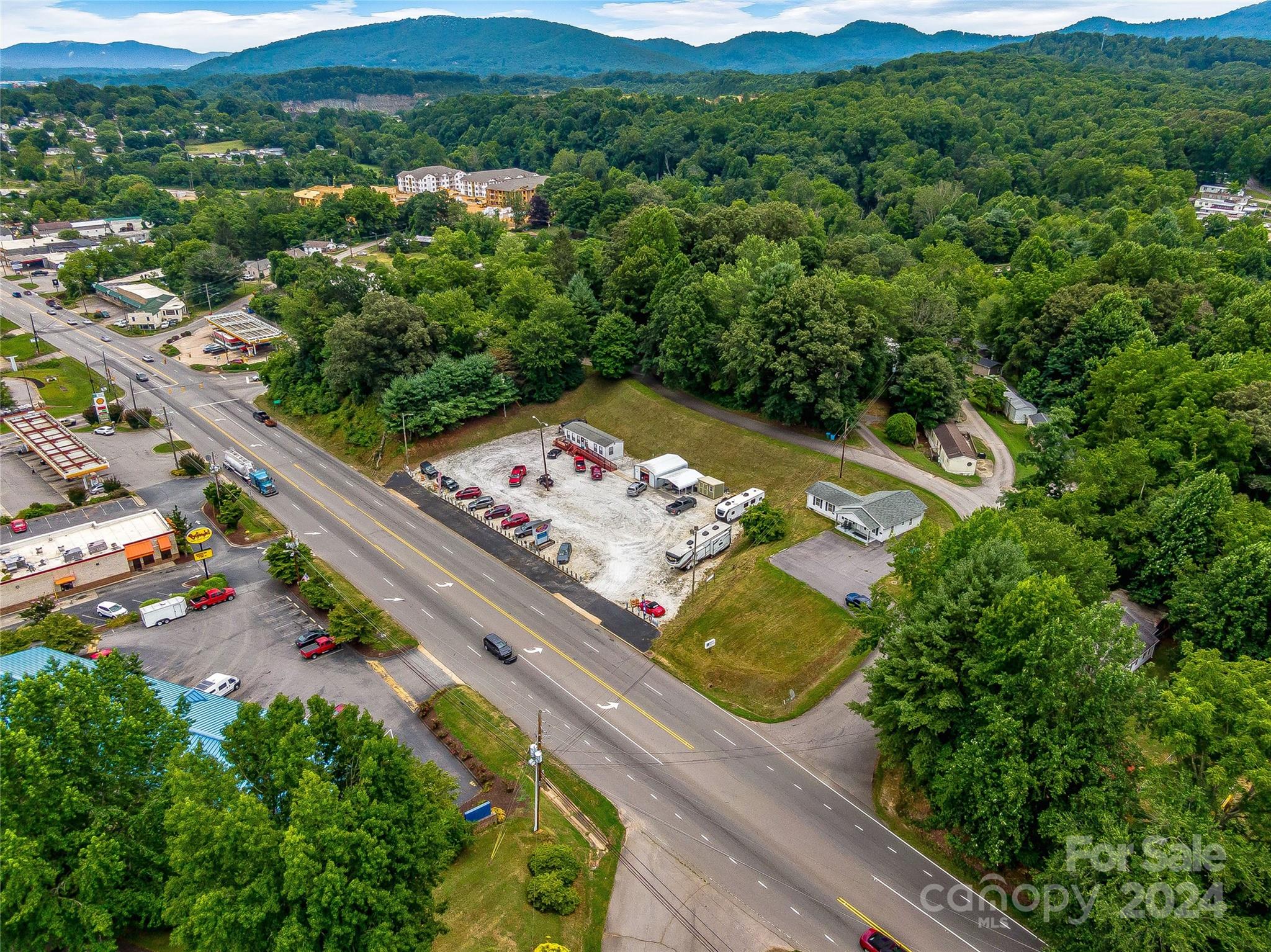 1528 Smokey Park Highway