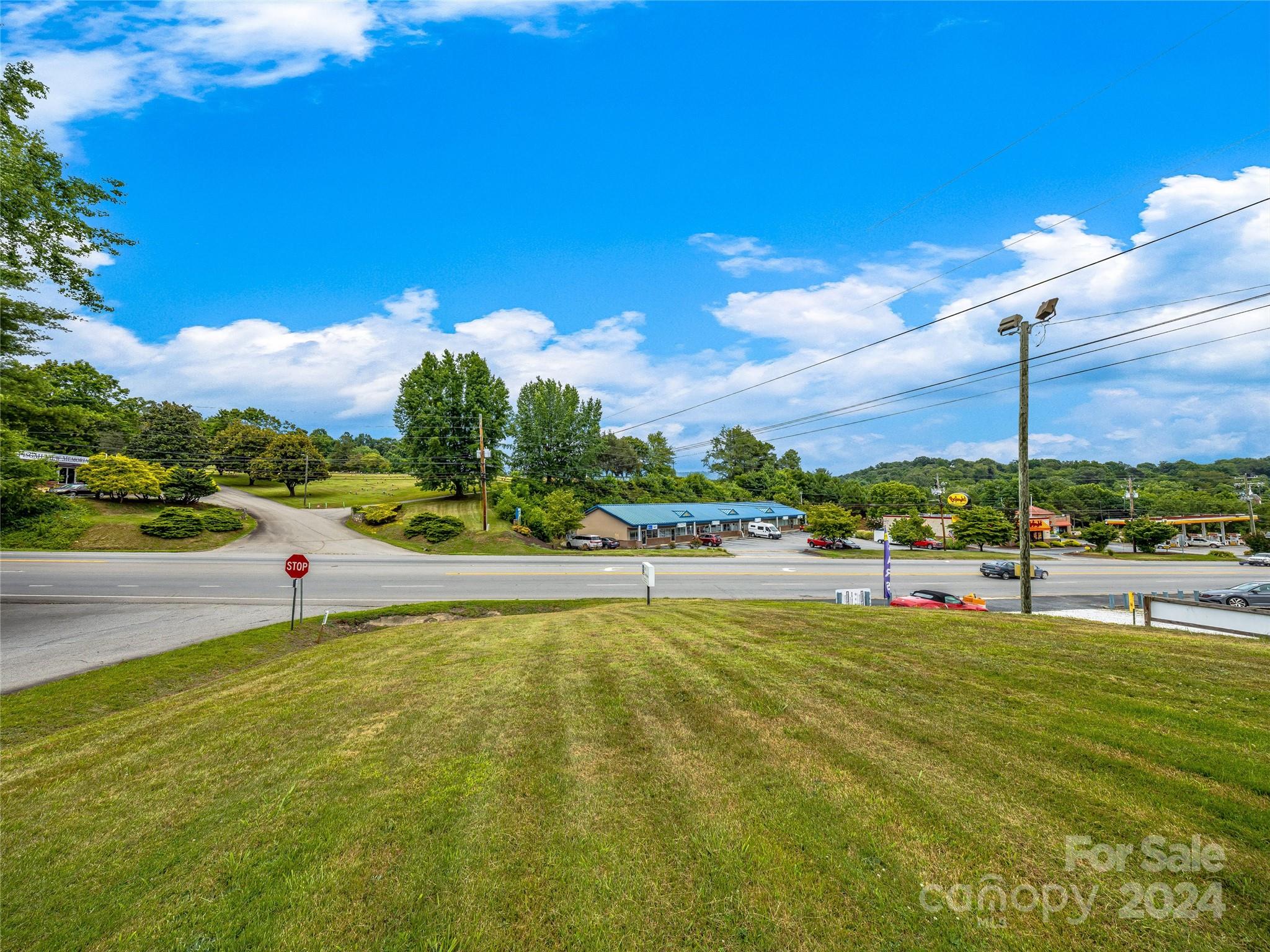 1528 Smokey Park Highway
