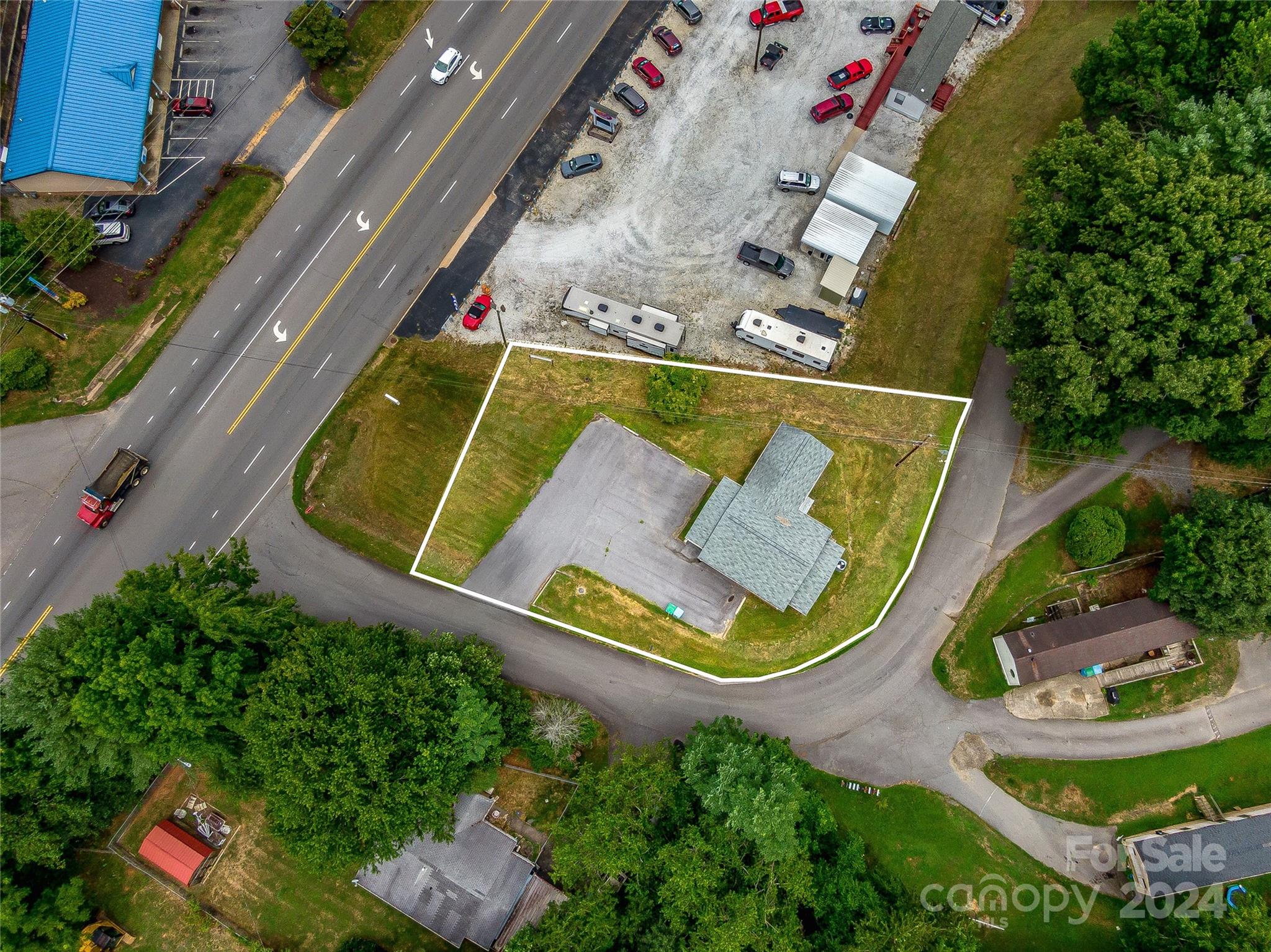 1528 Smokey Park Highway