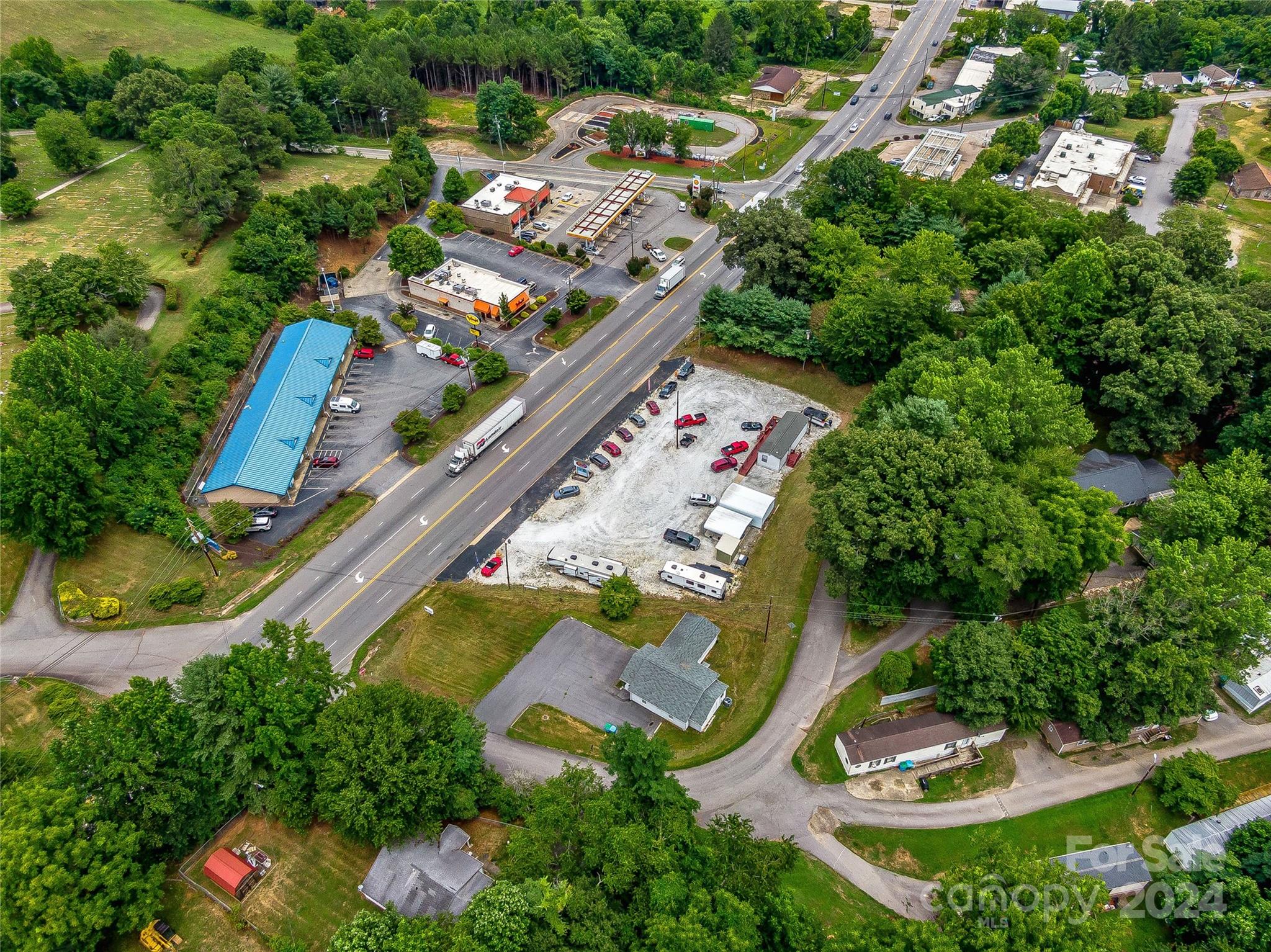1528 Smokey Park Highway
