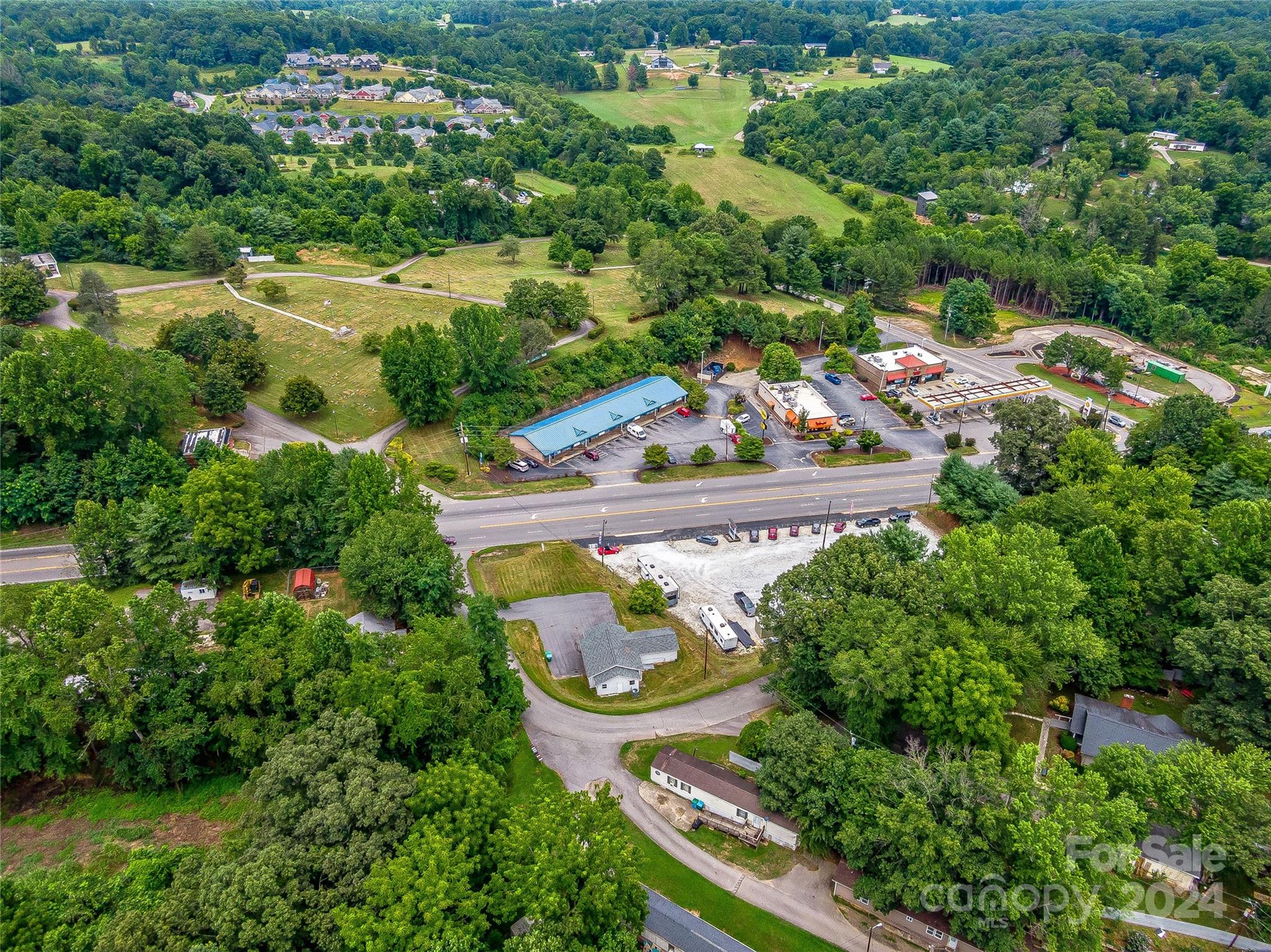 1528 Smokey Park Highway