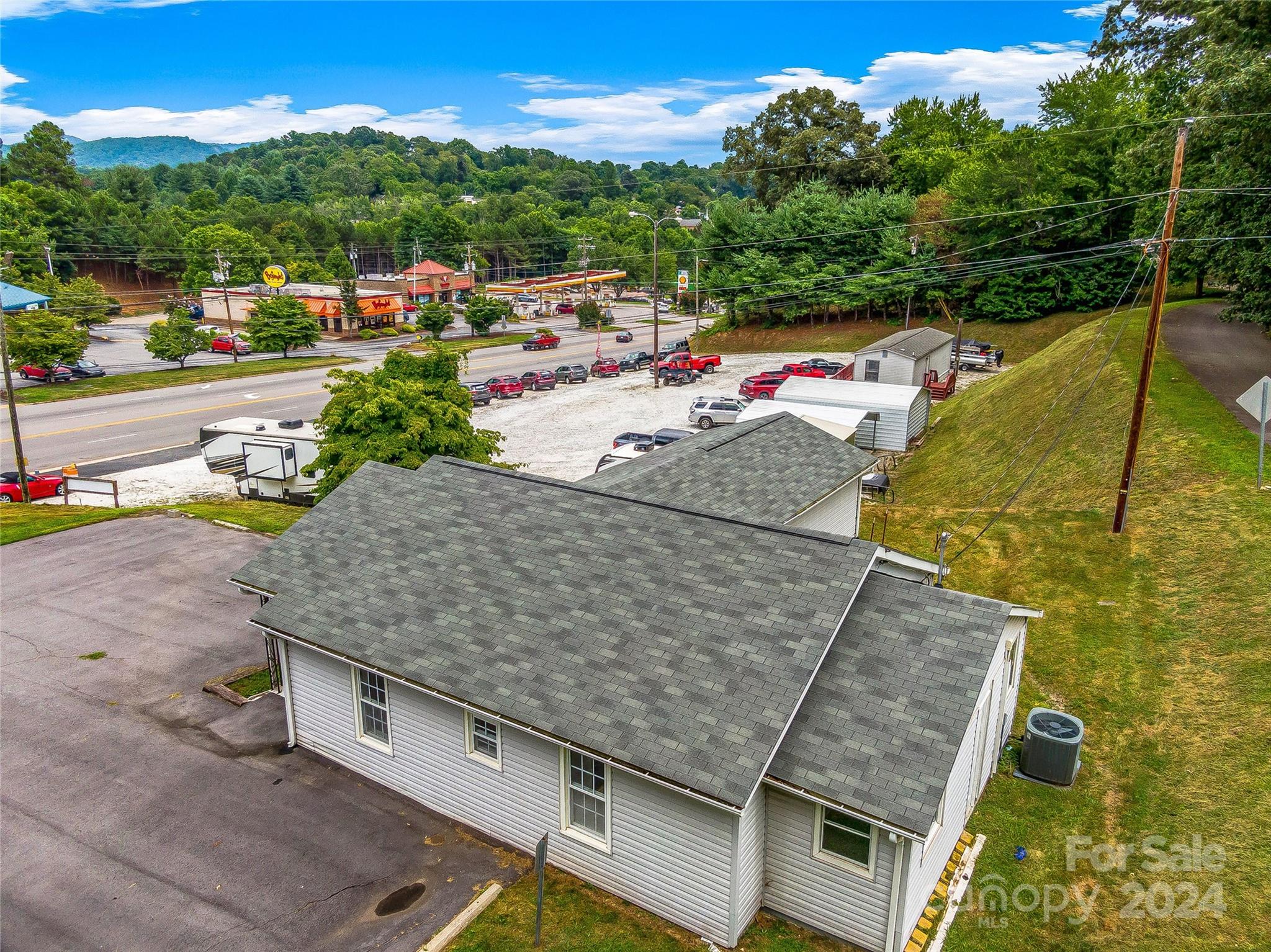 1528 Smokey Park Highway