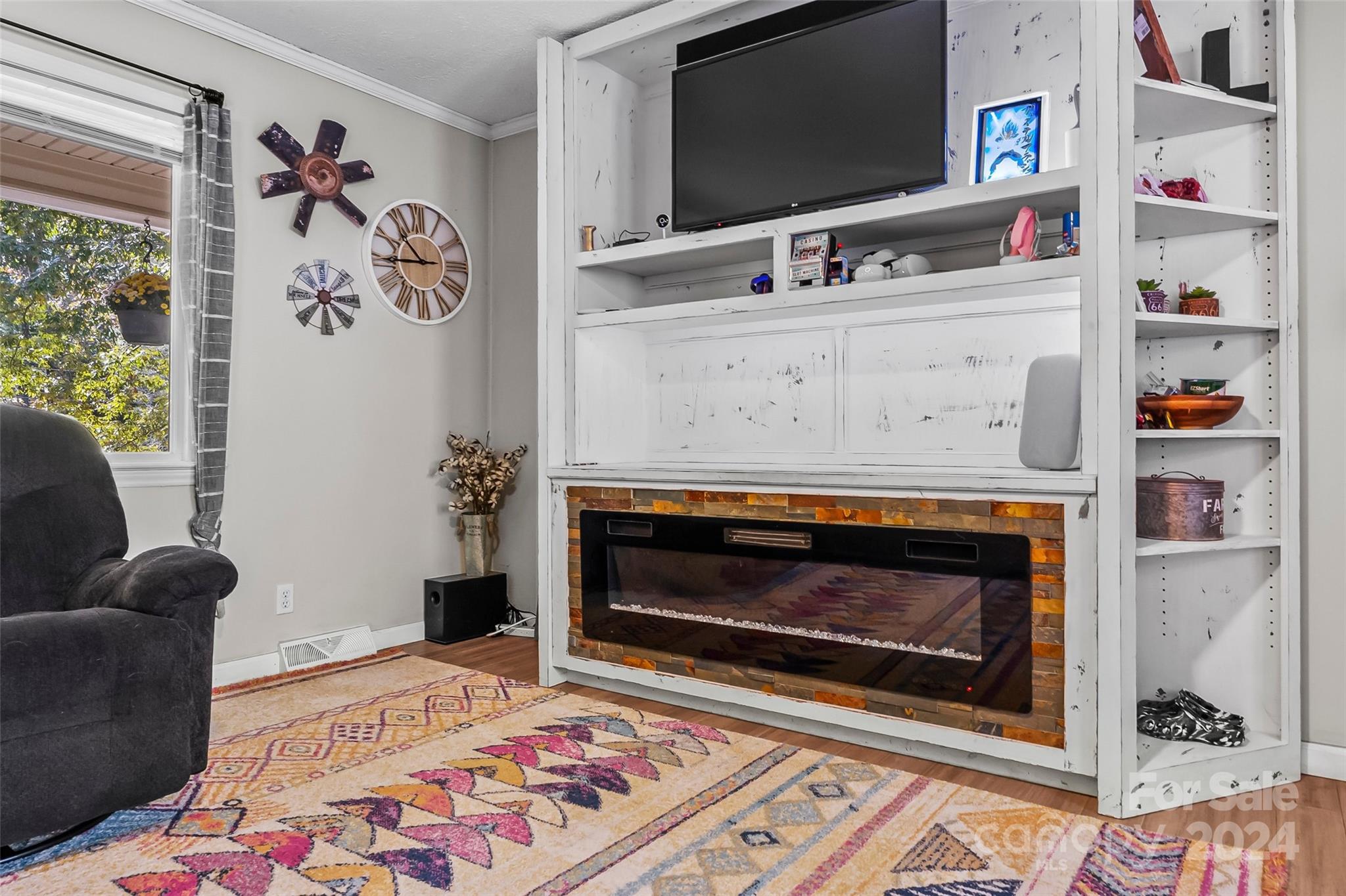 210 Woodside Drive