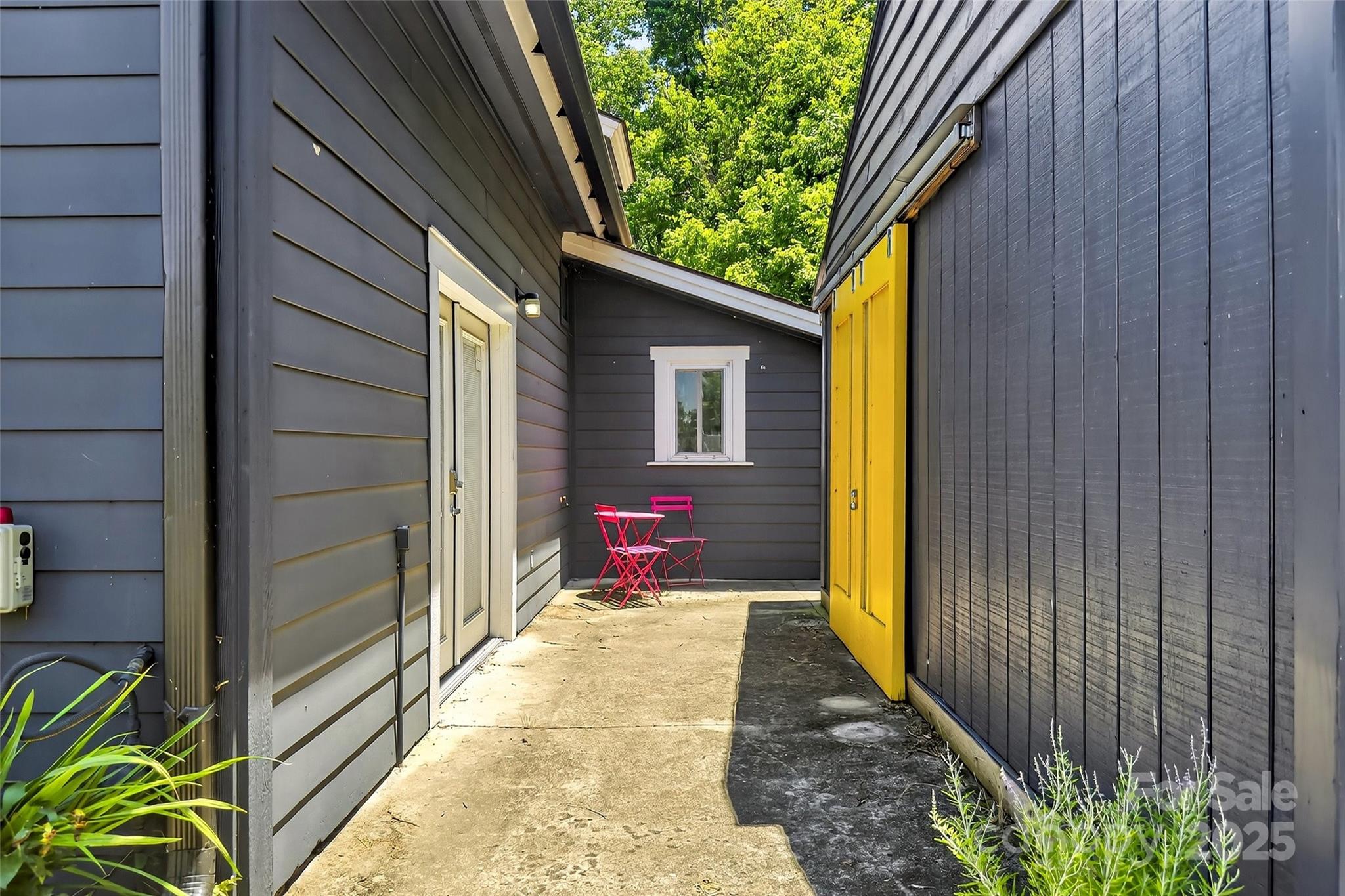 626 Old Lytle Cove Road