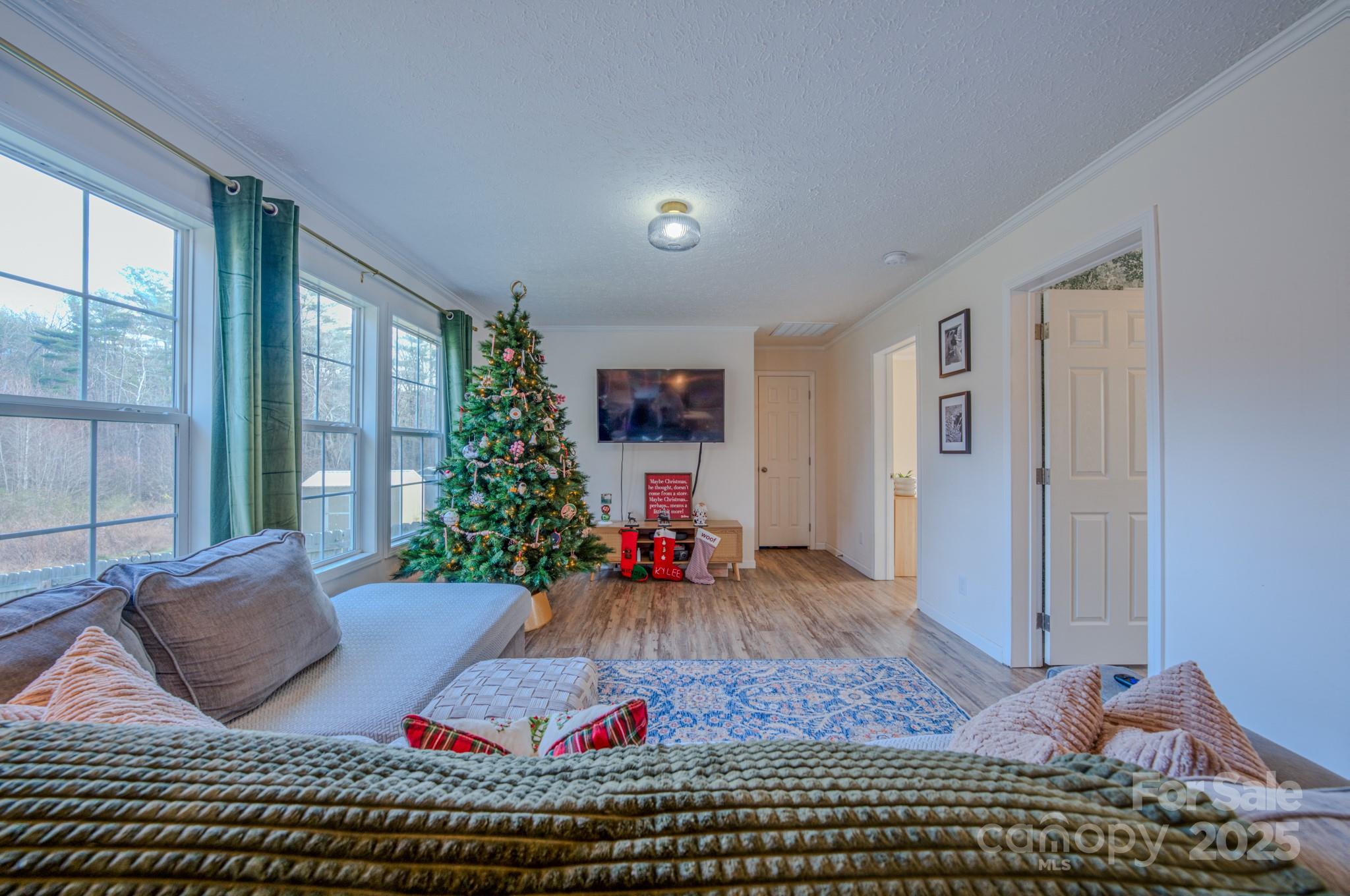 1471 Howard Gap Loop Road