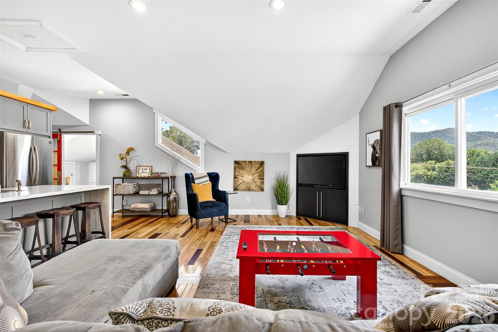 626 Old Lytle Cove Road