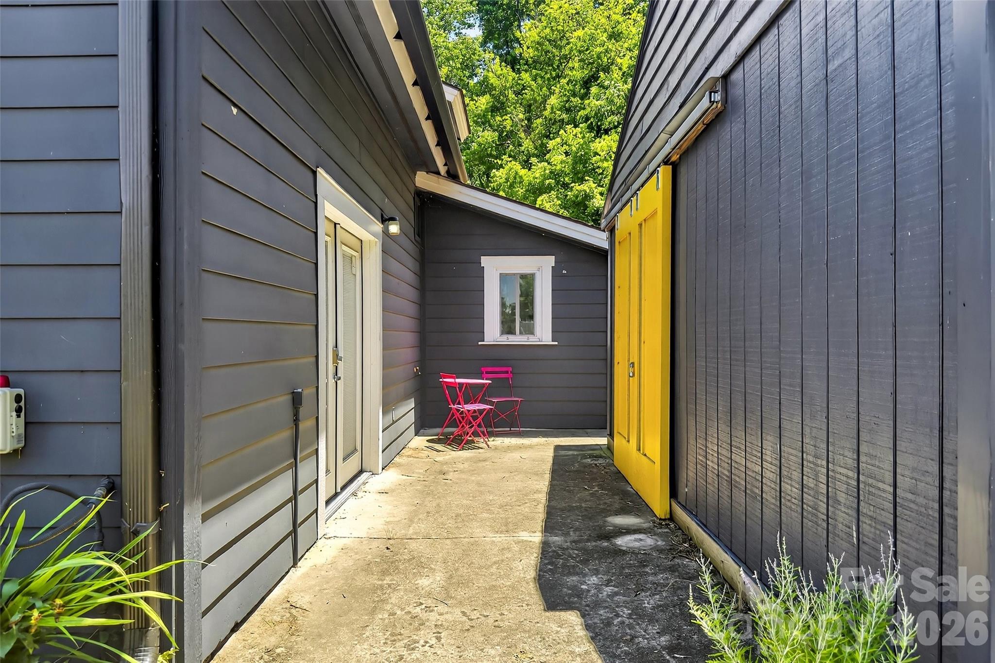 626 Old Lytle Cove Road