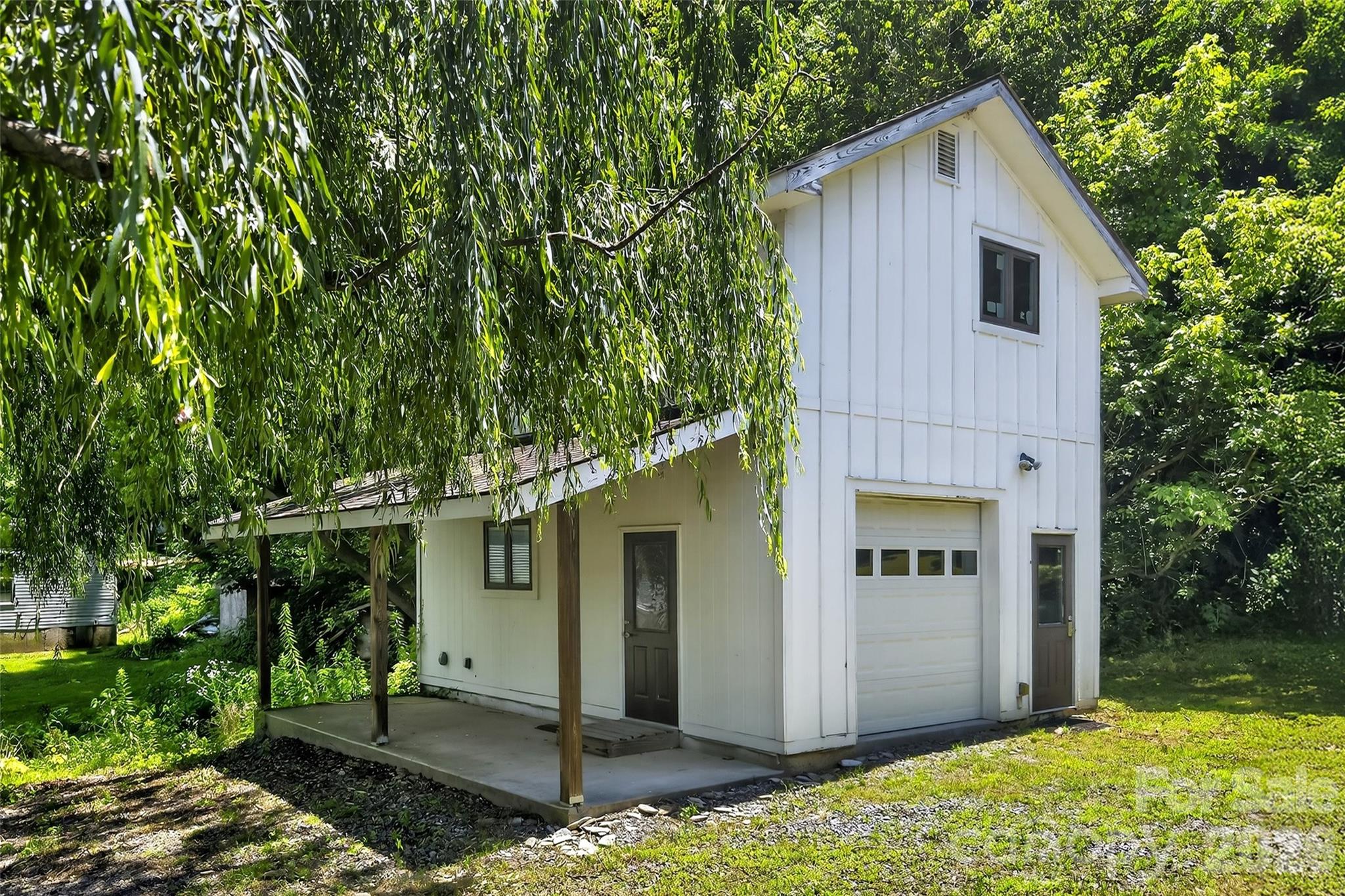 626 Old Lytle Cove Road