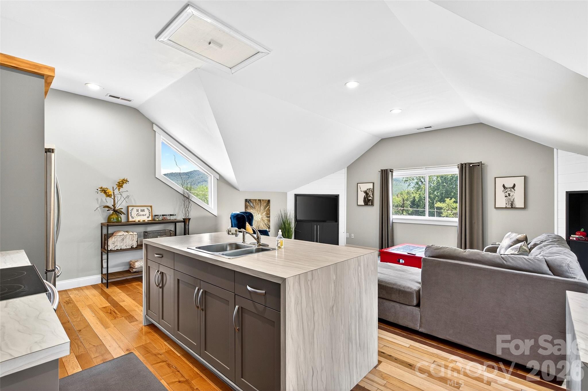 626 Old Lytle Cove Road