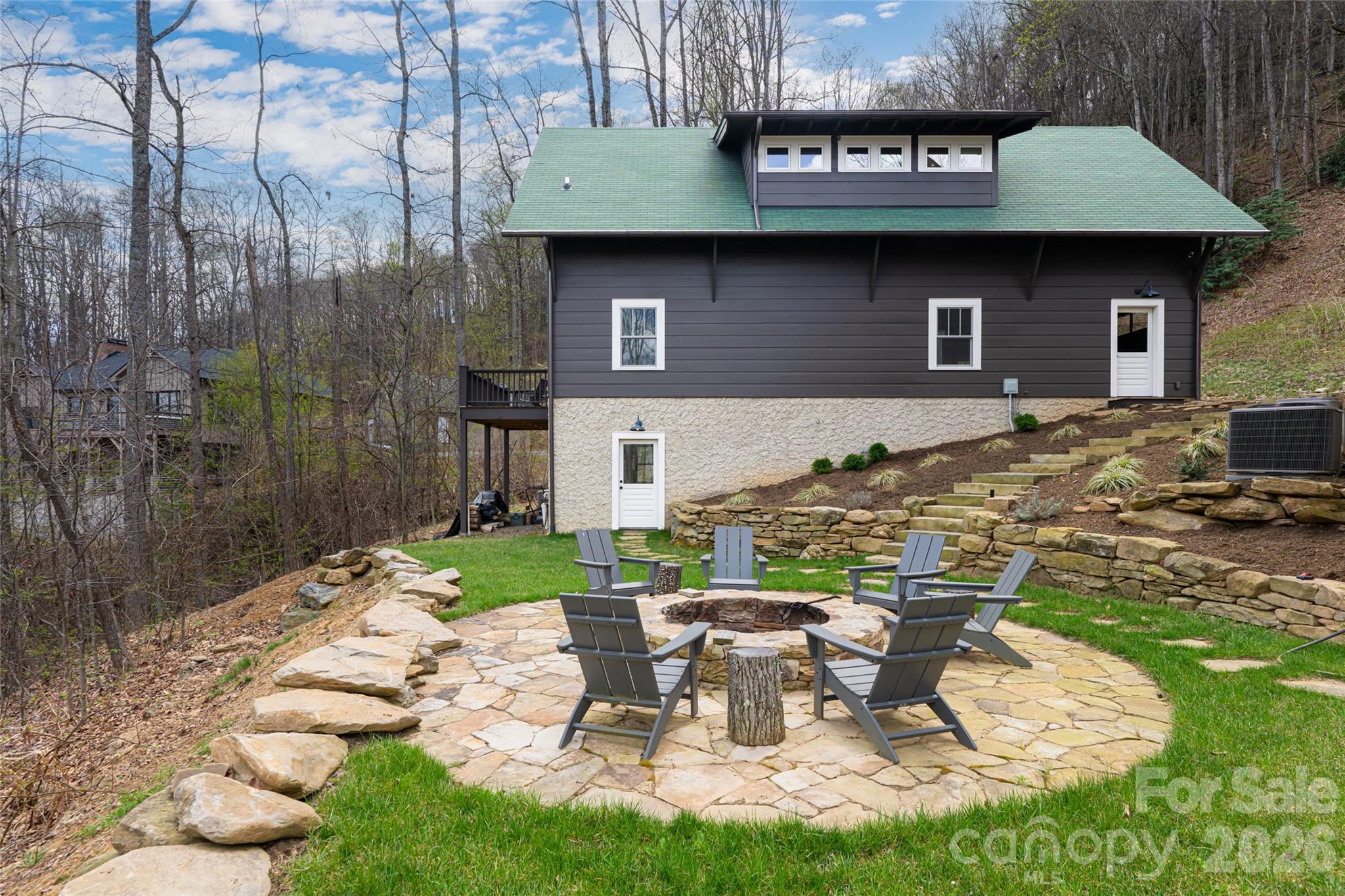 51 Summit Road