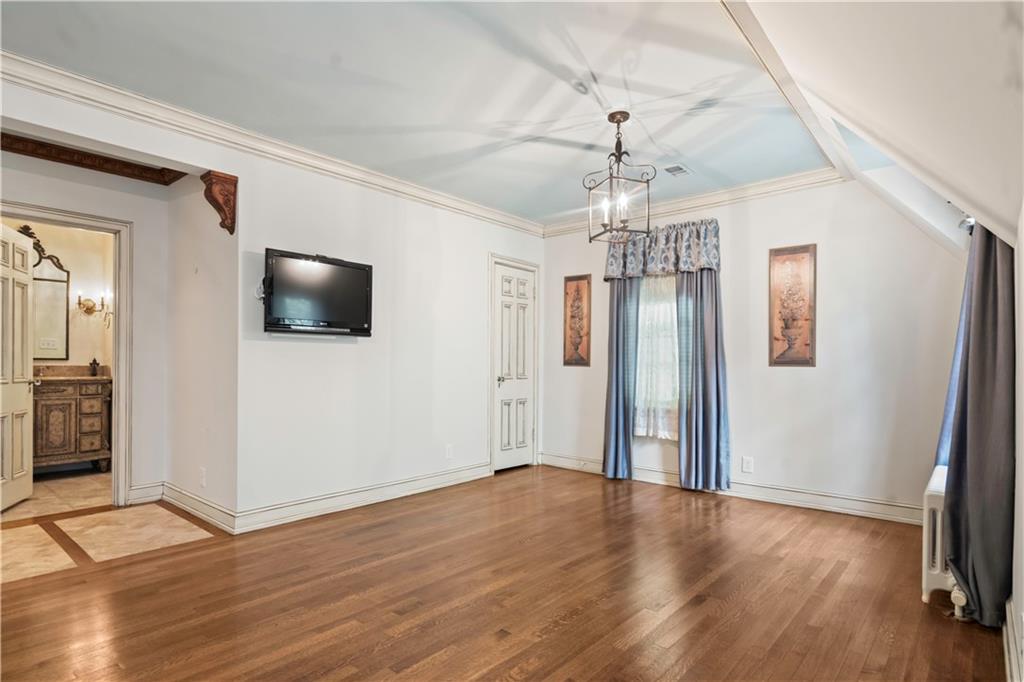 1225 W 57 Street