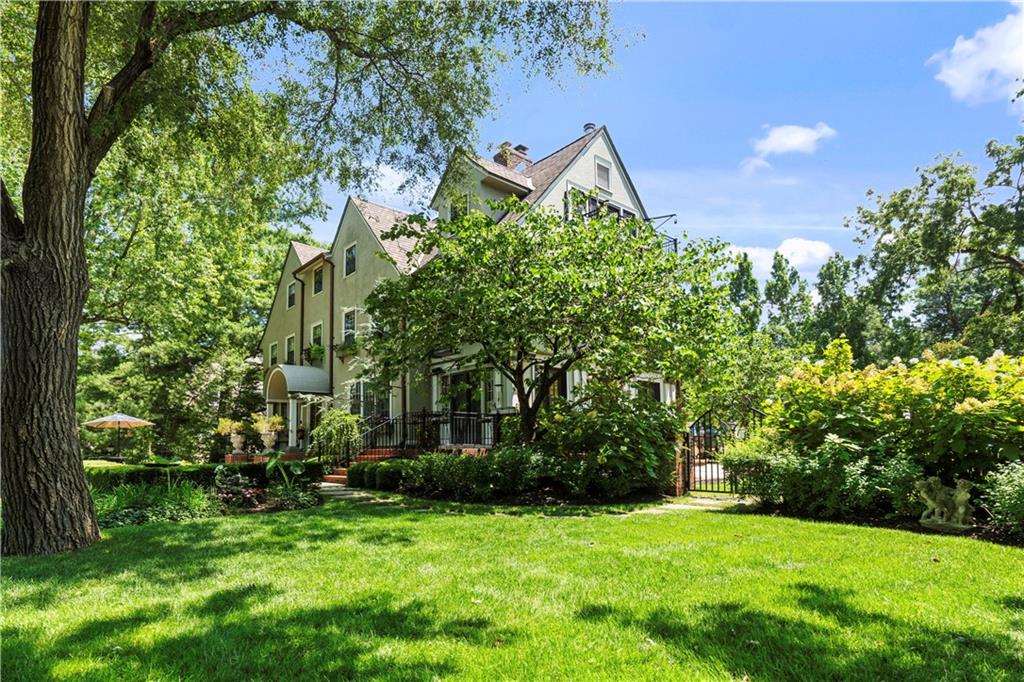 239 W 52nd Street