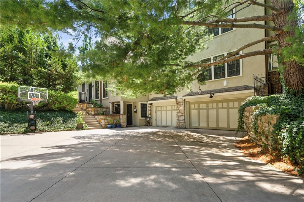 239 W 52nd Street