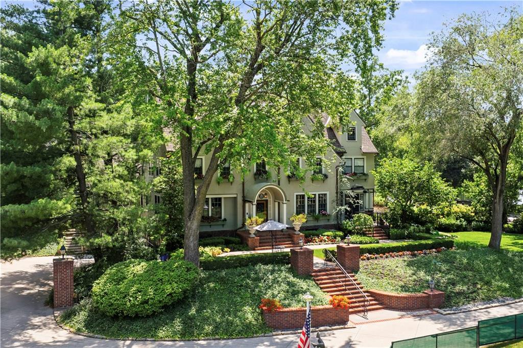 239 W 52nd Street