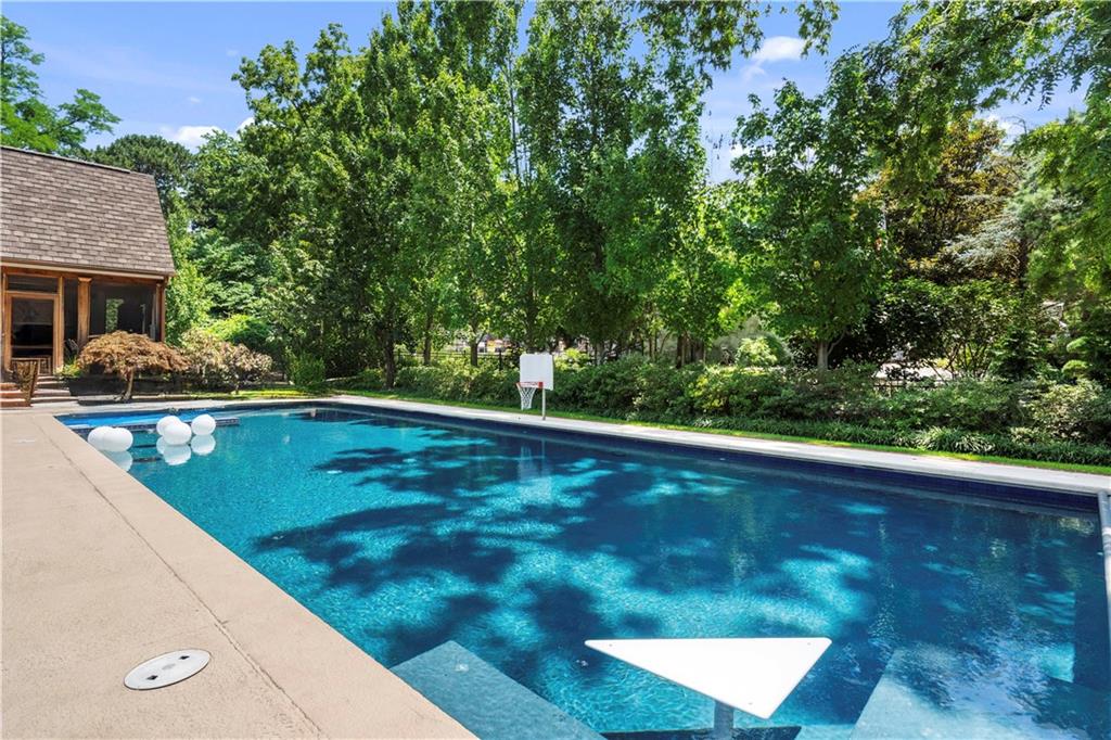 239 W 52nd Street