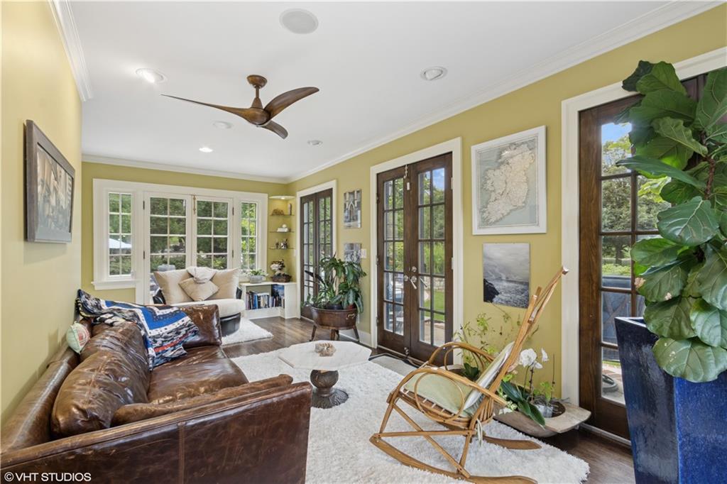 239 W 52nd Street