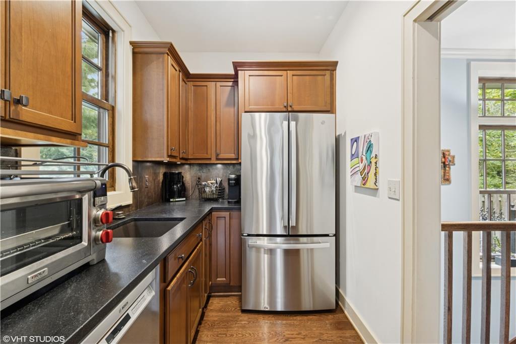 239 W 52nd Street