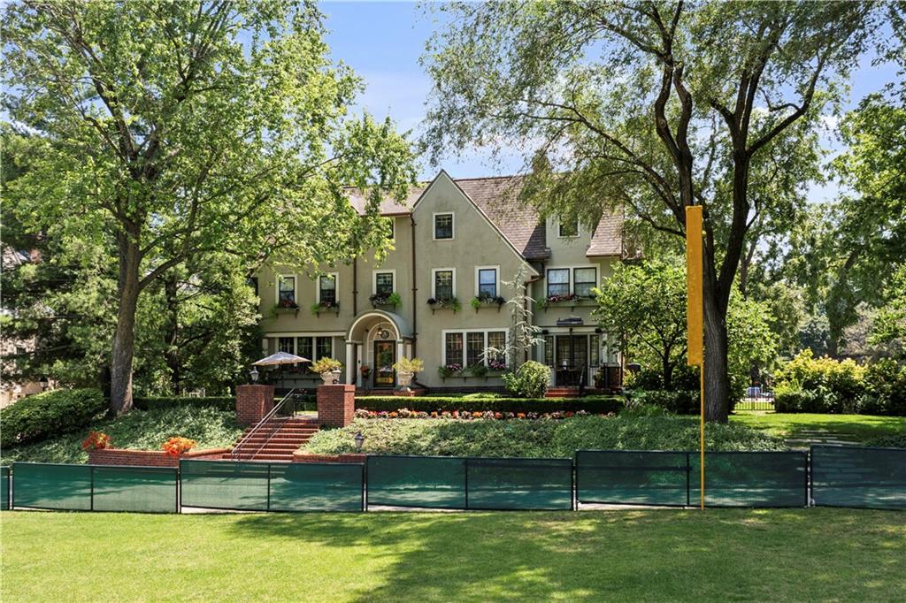 239 W 52nd Street