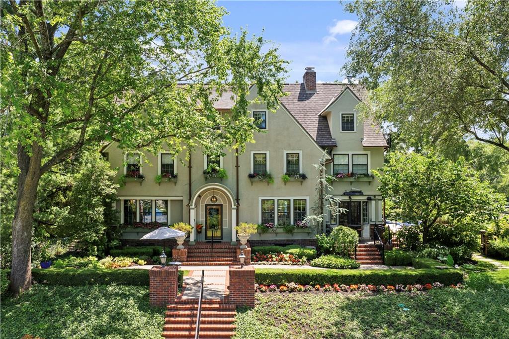 239 W 52nd Street