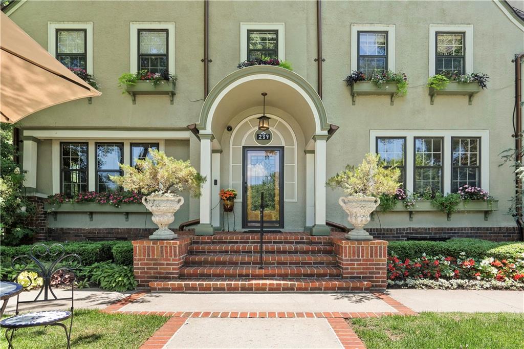 239 W 52nd Street