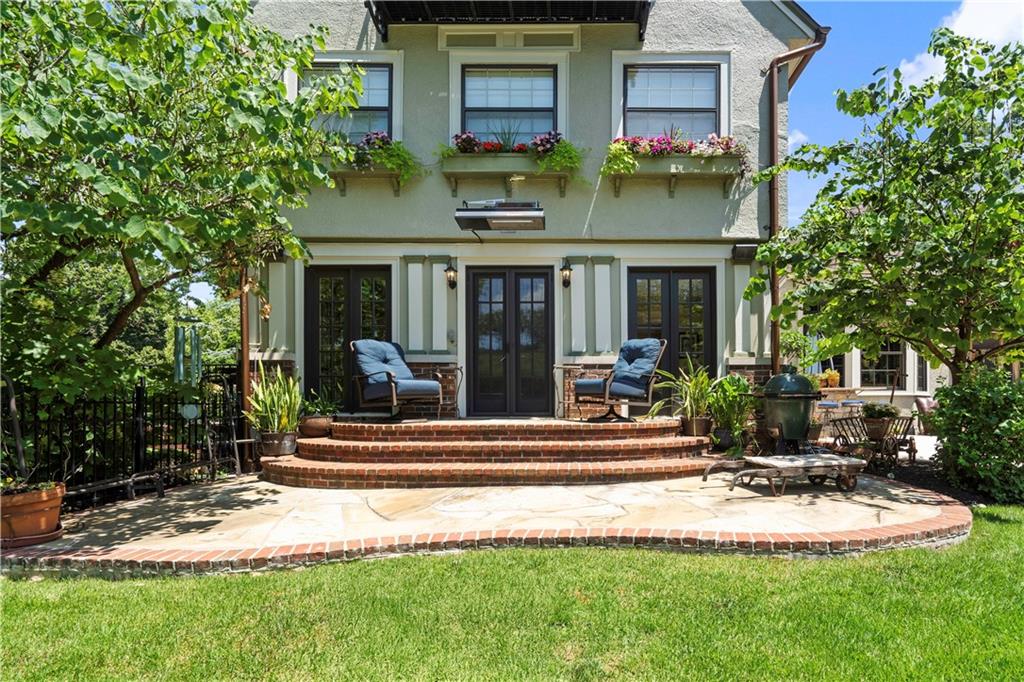 239 W 52nd Street