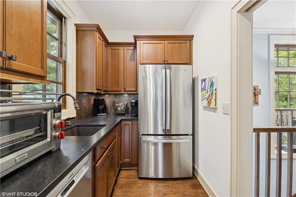 239 W 52nd Street