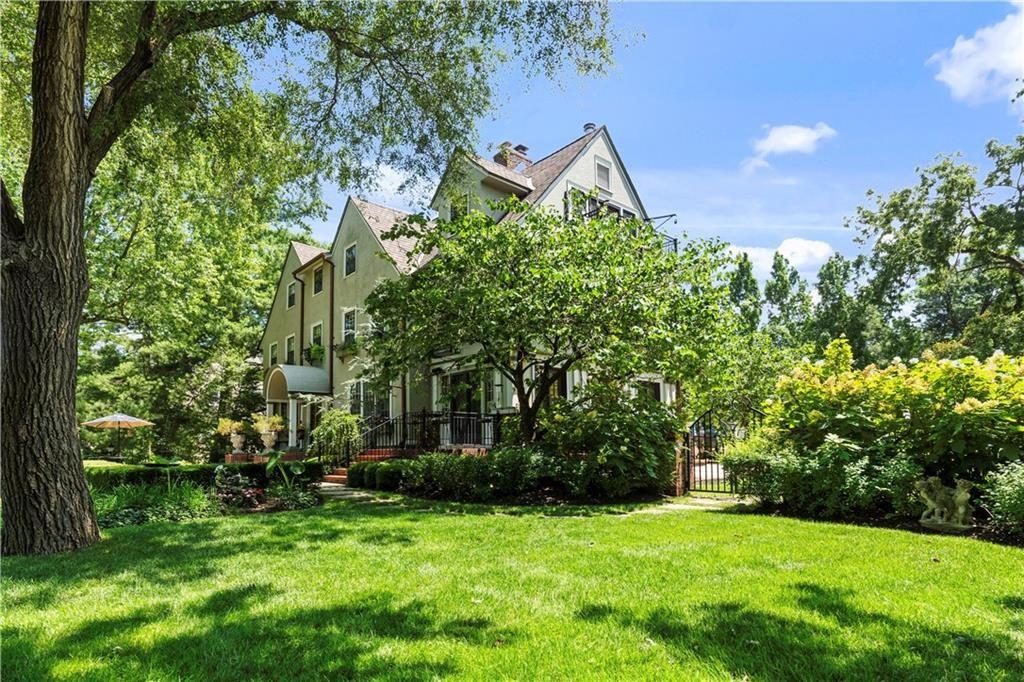239 W 52nd Street