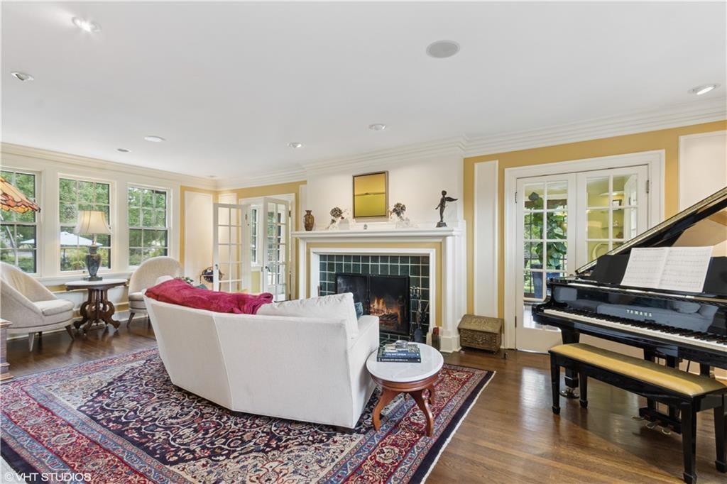 239 W 52nd Street