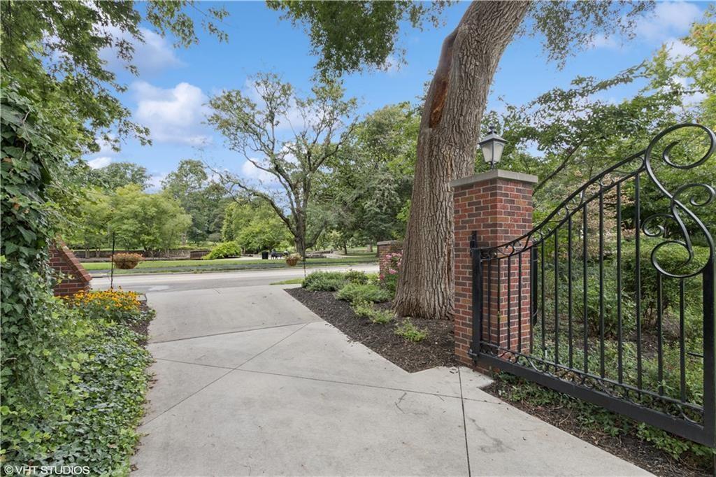 239 W 52nd Street
