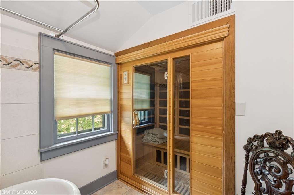 239 W 52nd Street