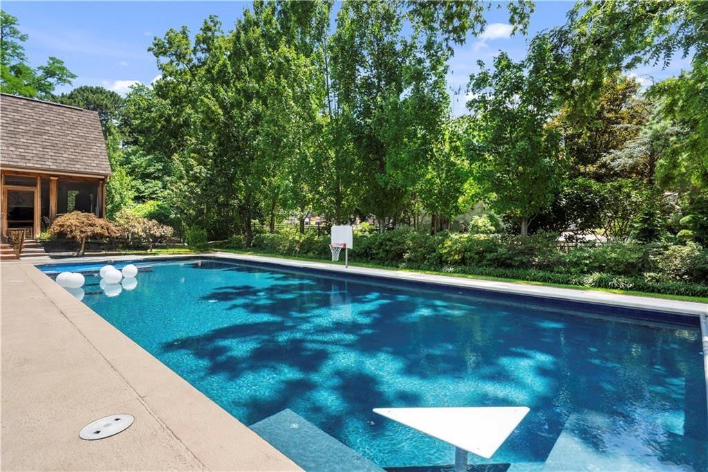 239 W 52nd Street