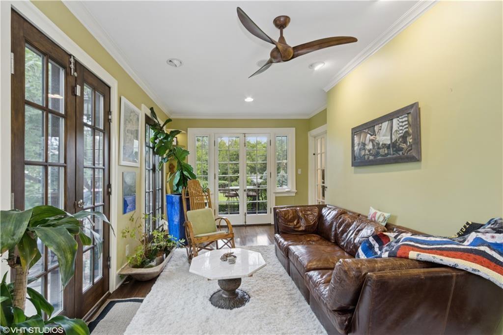 239 W 52nd Street
