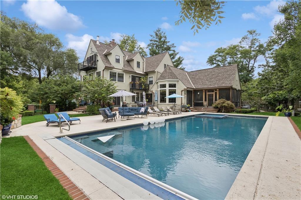 239 W 52nd Street
