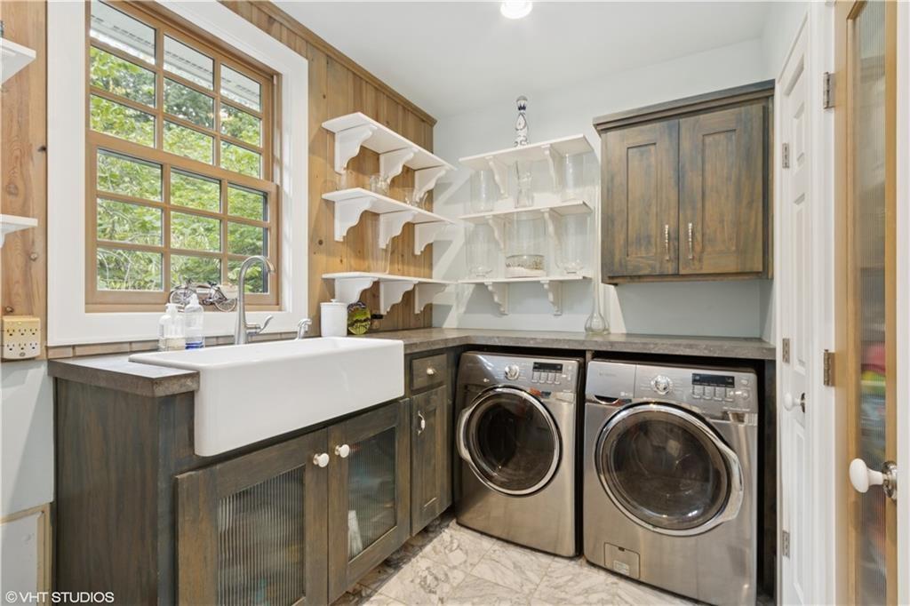 239 W 52nd Street
