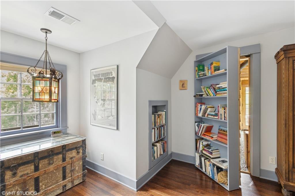 239 W 52nd Street