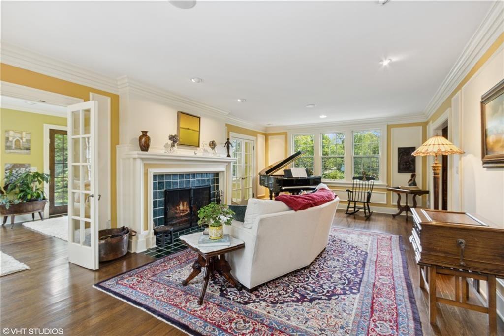 239 W 52nd Street