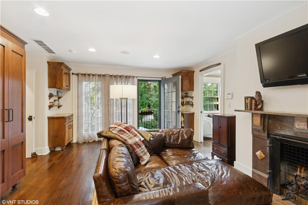 239 W 52nd Street