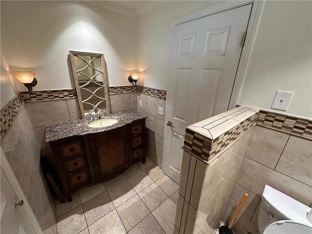 3523 W 100th Terrace