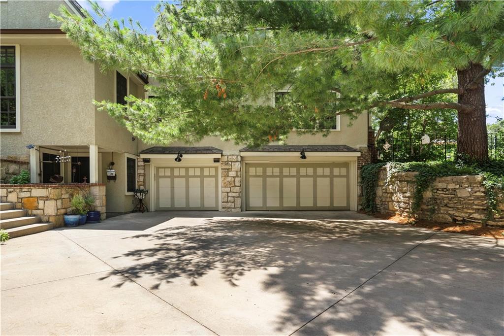 239 W 52nd Street