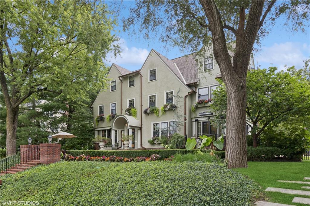 239 W 52nd Street
